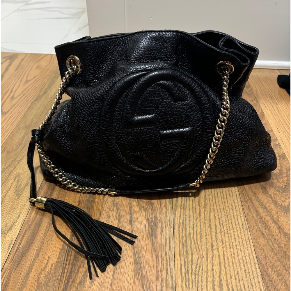 Gucci- Black Pebbled Calfskin Medium Soho with Gold Chain Shoulder Bag